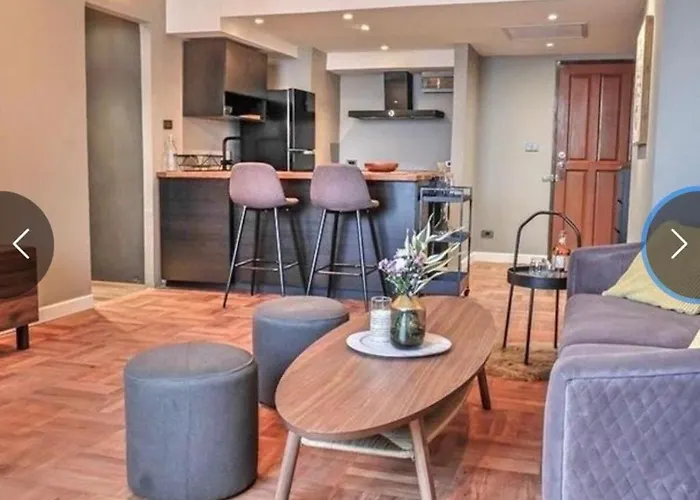 Omni Tower Sukhumvit Nana - Luxury Apartment Bangkok