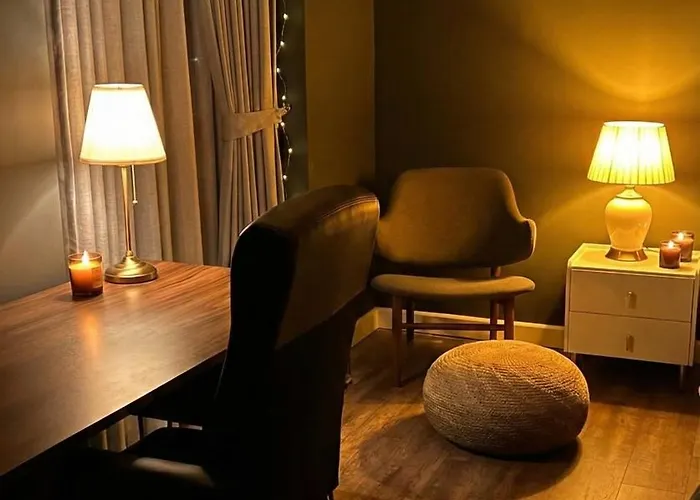 Omni Tower Sukhumvit Nana - Luxury Apartment *