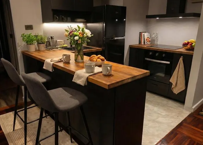 Omni Tower Sukhumvit Nana - Luxury *